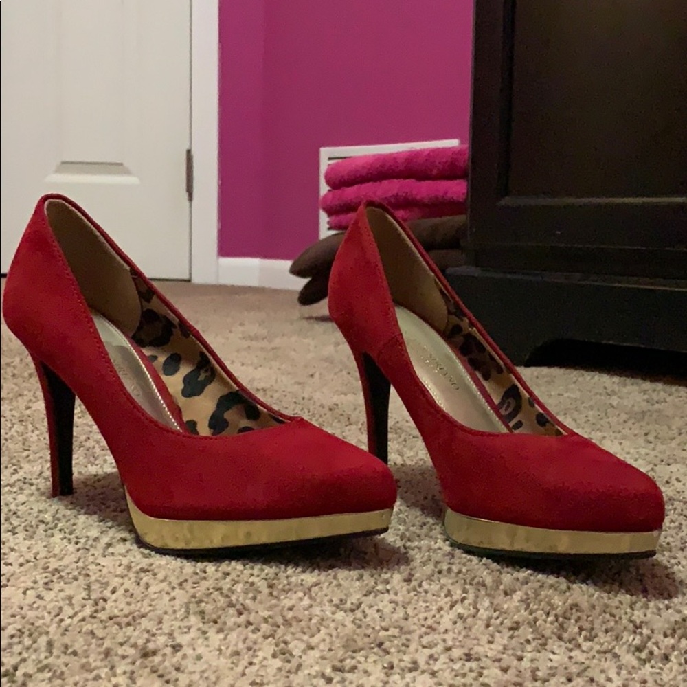 Christian Sirano Pumps